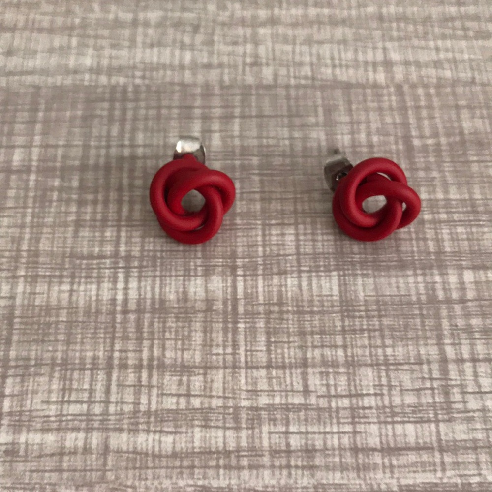 Red knot earrings